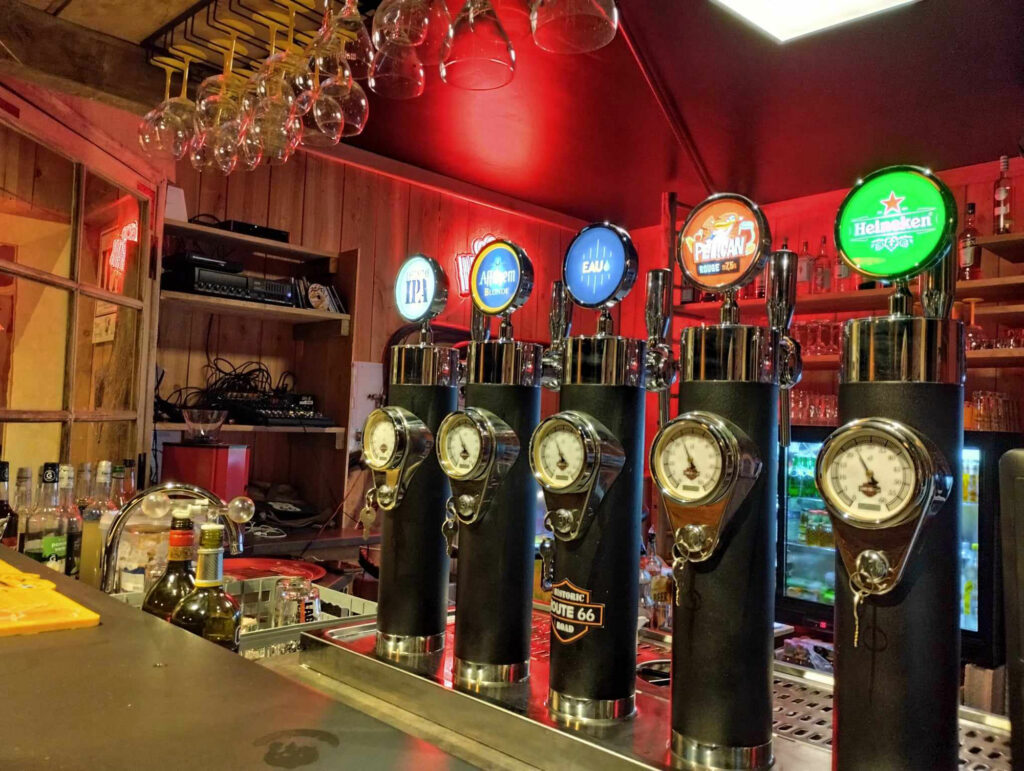 Skaka Pub, bar, pompes à bière, événements